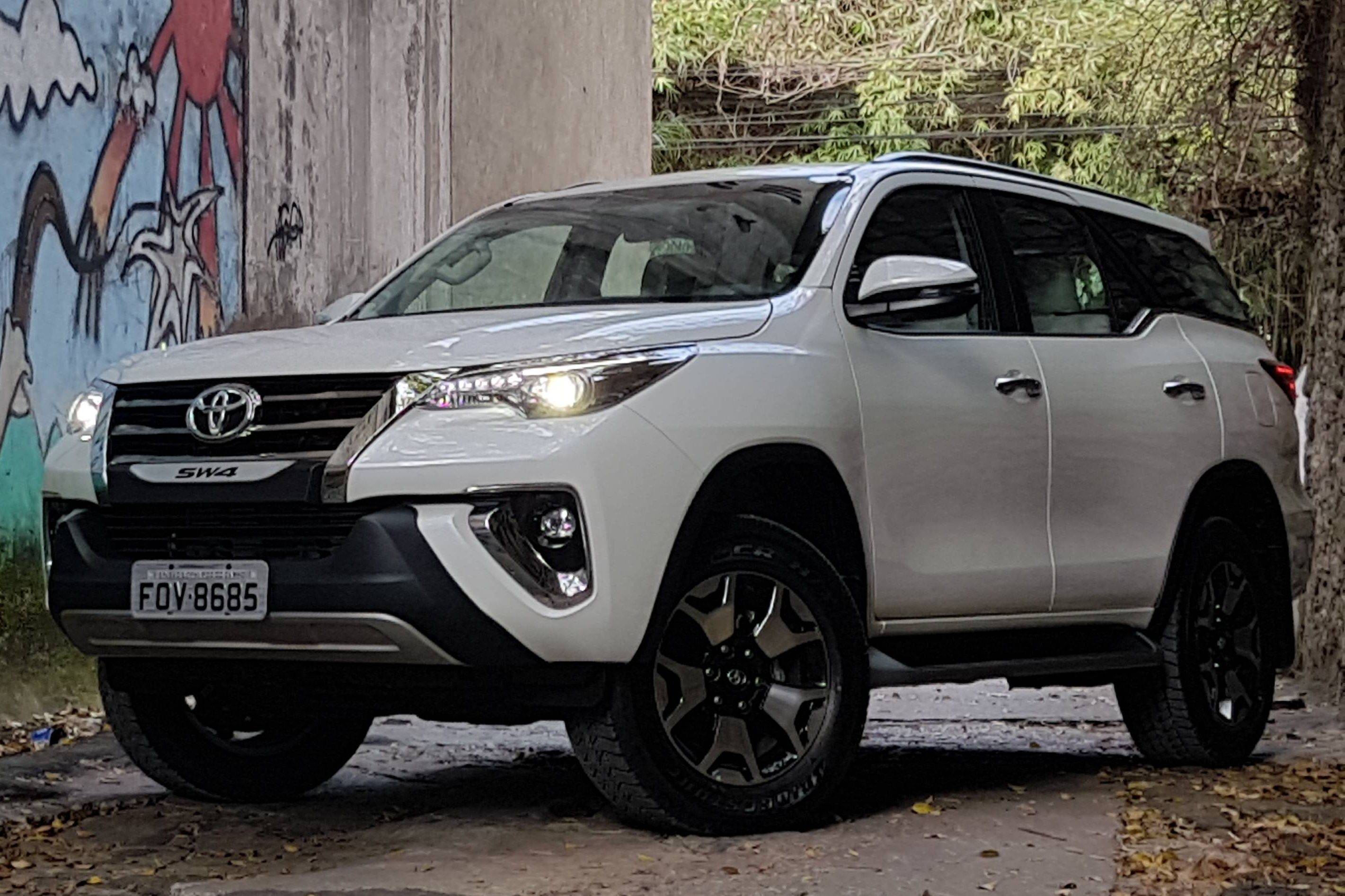 Nova Toyota Hilux SW4