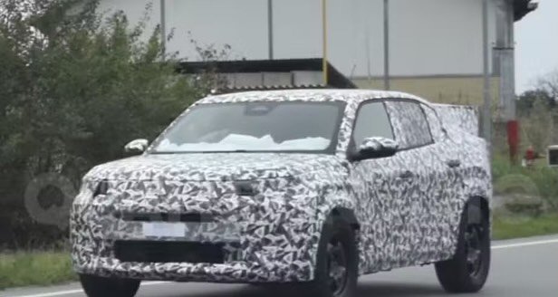 Novo Fiat Fastback baseado no Grande Panda é flagrado em testes na Europa - Imagem do artigo