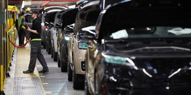 Jaguar Land Rover mantém fábricas fechadas até 1º de outubro após ataque hacker - Imagem do artigo