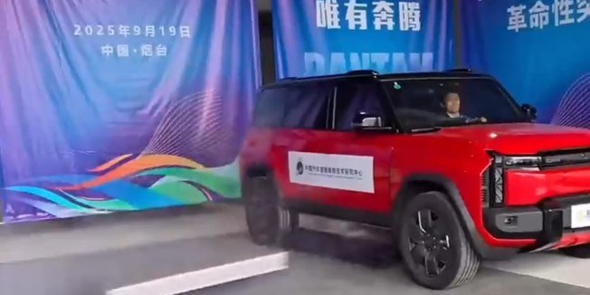 China exibe protótipo que ejeta bateria de carro elétrico em situações de emergência - Imagem do artigo