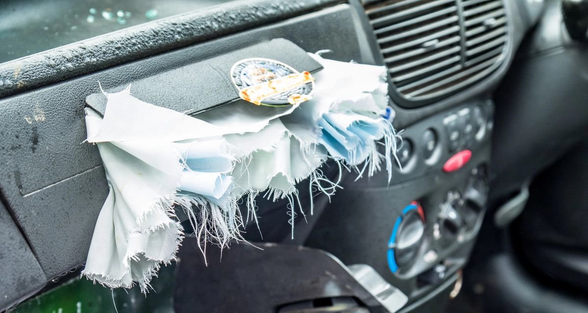 Investigação nos EUA aponta uso de airbags falsificados de origem chinesa em oficinas independentes - Imagem do artigo
