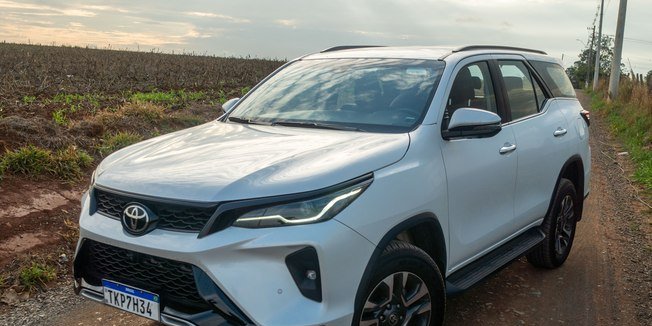 Toyota SW4 2025 mantém liderança com proposta robusta apesar do alto preço - Imagem do artigo