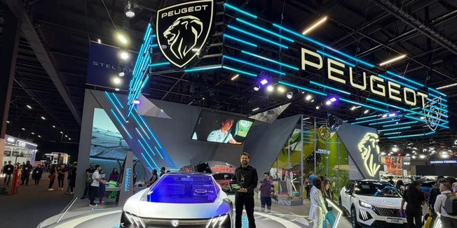 Peugeot leva ilustração digital ao vivo para o Salão do Automóvel 2025 - Imagem do artigo