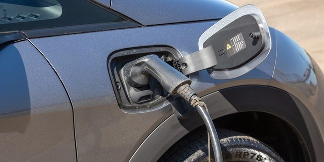 Vendas de veículos eletrificados chegam a 223,9 mil unidades em 2025 e estabelecem novo recorde no Brasil - Imagem do artigo